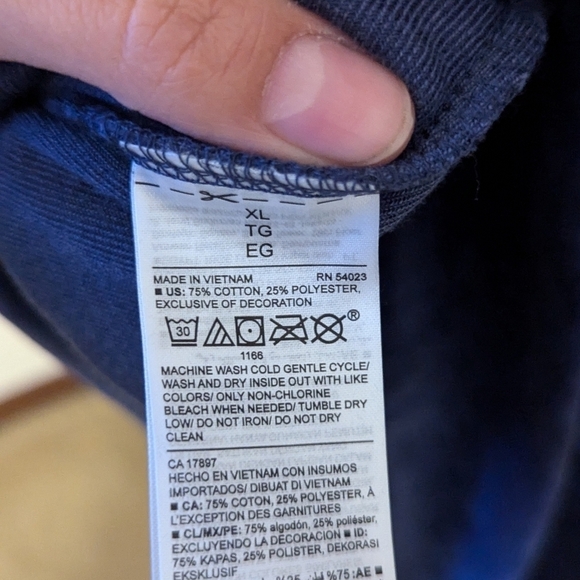 New with Tags Old Navy Dark Blue Velvet Crewneck Lightweight Sweater Size XL - Picture 6 of 6